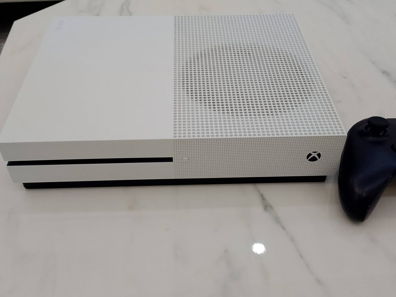 السلام علیکم
XBOX ONE S للبیع

المساحە 512g

الجهاز نظافتە 90% شرط الفحص

جوستك وان فات بلادي شرط انطیك

ویاهە کیبل HDMI 8k

السعر 160 وبیە مجال بسیط

مکاني کرکوك قادسیە اولی


**إذا كنت صاحب هذا الإعلان وتريد حذفه لأي سبب، رجاءا أرسل رسالة إلى الدعم الفني**