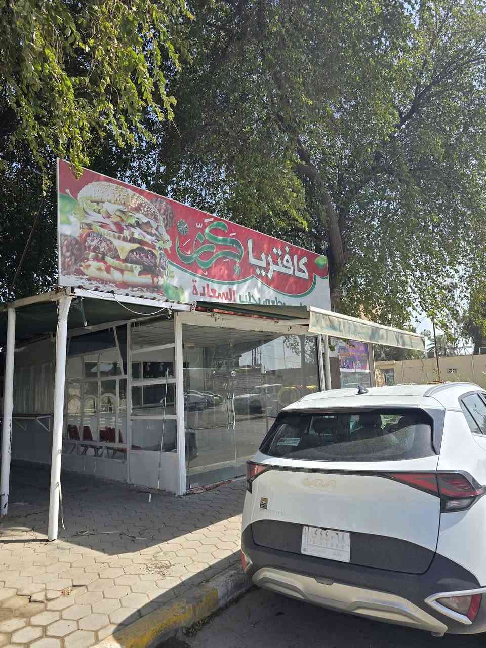 🔥 فرصة استثمارية مميزة – مطعم وكافتيريا كرز للبيع 🔥

للبيع مطعم وكافتيريا كرز بموقع ممتاز وحيوي مقابل مستشفى المدائن، جاهز للعمل بشكل فوري ومتكامل من جميع النواحي.

✅ الموقع:

- موقع استراتيجي أمام مستشفى المدائن.
- حركة زبائن مستمرة ومناسبة للمطاعم والكافيهات.

✅ المطعم مجهز بالكامل ويشمل:

- فرن غاز وفرن كهربائي لإعداد:
  - البيتزا
  - المناقيش
  - اللحم بعجين
  - الدجاج بالفرن
- كريل همبركر كبير.
- أكثر من طباخ بحالة ممتازة مع مفرغات كبيرة.
- جلسة داخلية وخارجية مميزة.
- بنكة رذاذ خارجية.
- ثلاجات ومجمدات.
- عجانة سعة 10 كغم.
- خلاط ومعدات مطبخ متكاملة.

✨ المطعم جاهز للعمل مباشرة دون الحاجة إلى أي تجهيزات إضافية.

للاستفسار والمعلومات أكثر:
📞 ***********07 (واتساب واتصال)
📞 ***********
📞 ***********
