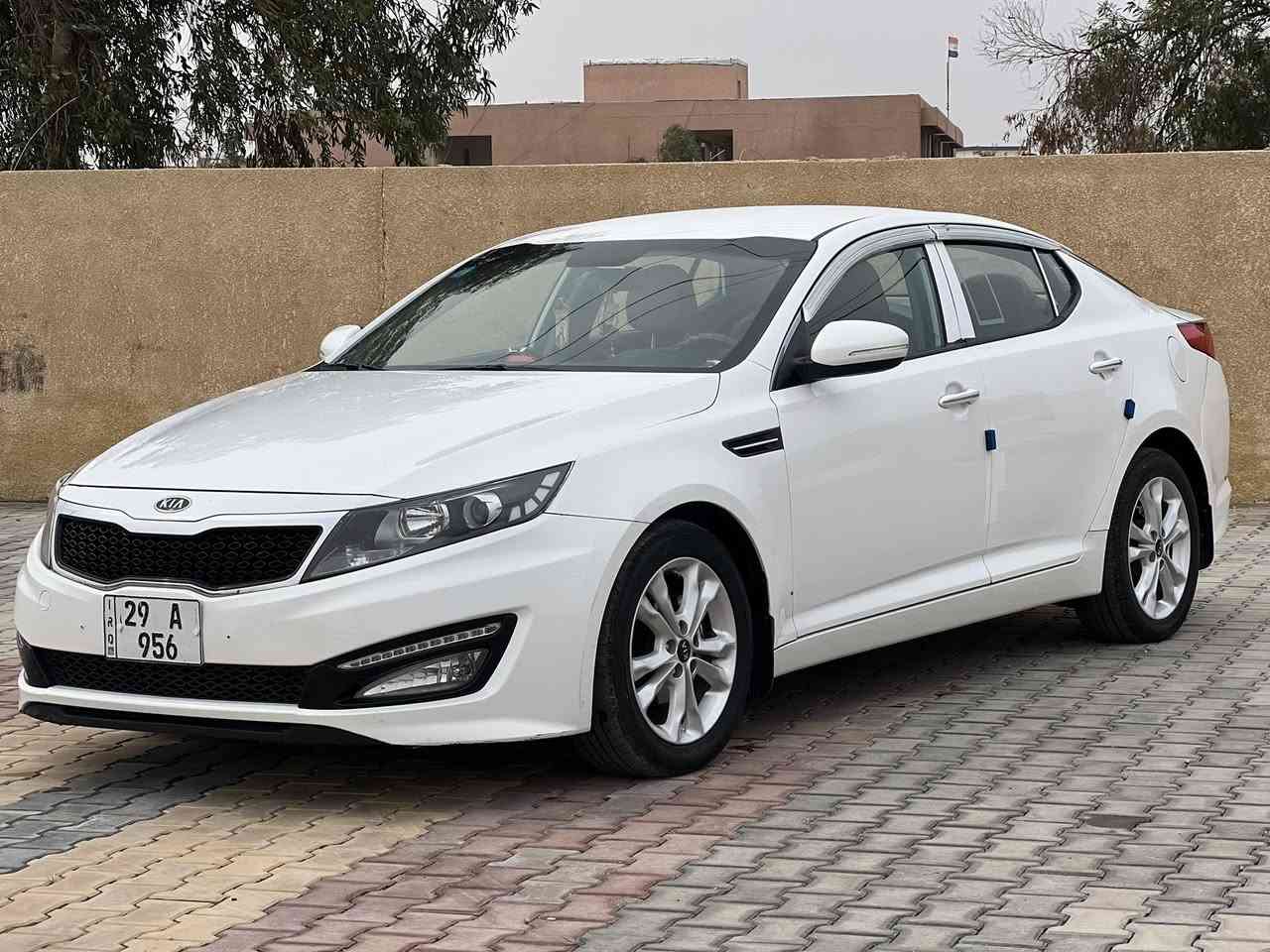 السلام عليكم كيه أوبتما مديل ١٢ خليجي رقم واسط بسمي تحويل مباشر رقم دولي داخله هزء السياره جاهزه مكينه كير مكفولات مكينه ٢٠٠٠ دوش حداديه امامي وخلفي جديد السياره بيه طخه ب خشم الجاملق الخلفي بدون دواخل. مكفوله من التبديل  
عنوان واسط       سعر ١٢٠ 
      ***********
