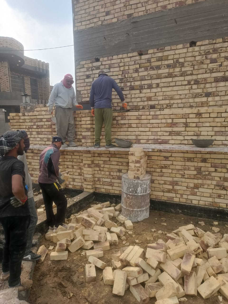 مراحل انشاء دار سكني مساحة 100م٢ لاحد مواقعنا في حي الجامعة........ للاستفسار مراسلة الصفحة أو الاتصال ***********
