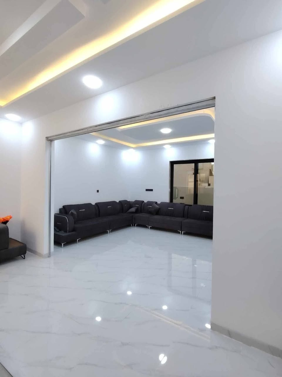 دار للبيع
حي التعليم العالي 

جمعيه النور بعد الدوره 

المساحه 150م واجهه 10م 

ط1 غرفتين نوم واستقبال وصاله ومطبخ وصحيات 

ط2.  /// 4غرف نوم وصاله وصحيات 

بناء حديث وخدمات كامله 

وصل جمعيه النور 

للاستفسار أكثر الاتصال على الارقام 

***********

***********
