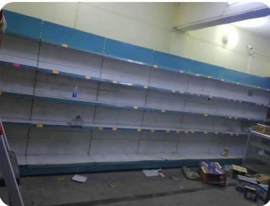 سلام عليكم رفرف للبيع 13متر تركي🇹🇷 ميكانو الاصلي ابو ضهر   ابو جسرين نضافه 100/100مكاني بغداد واكو توصيل الاستفسار***********
