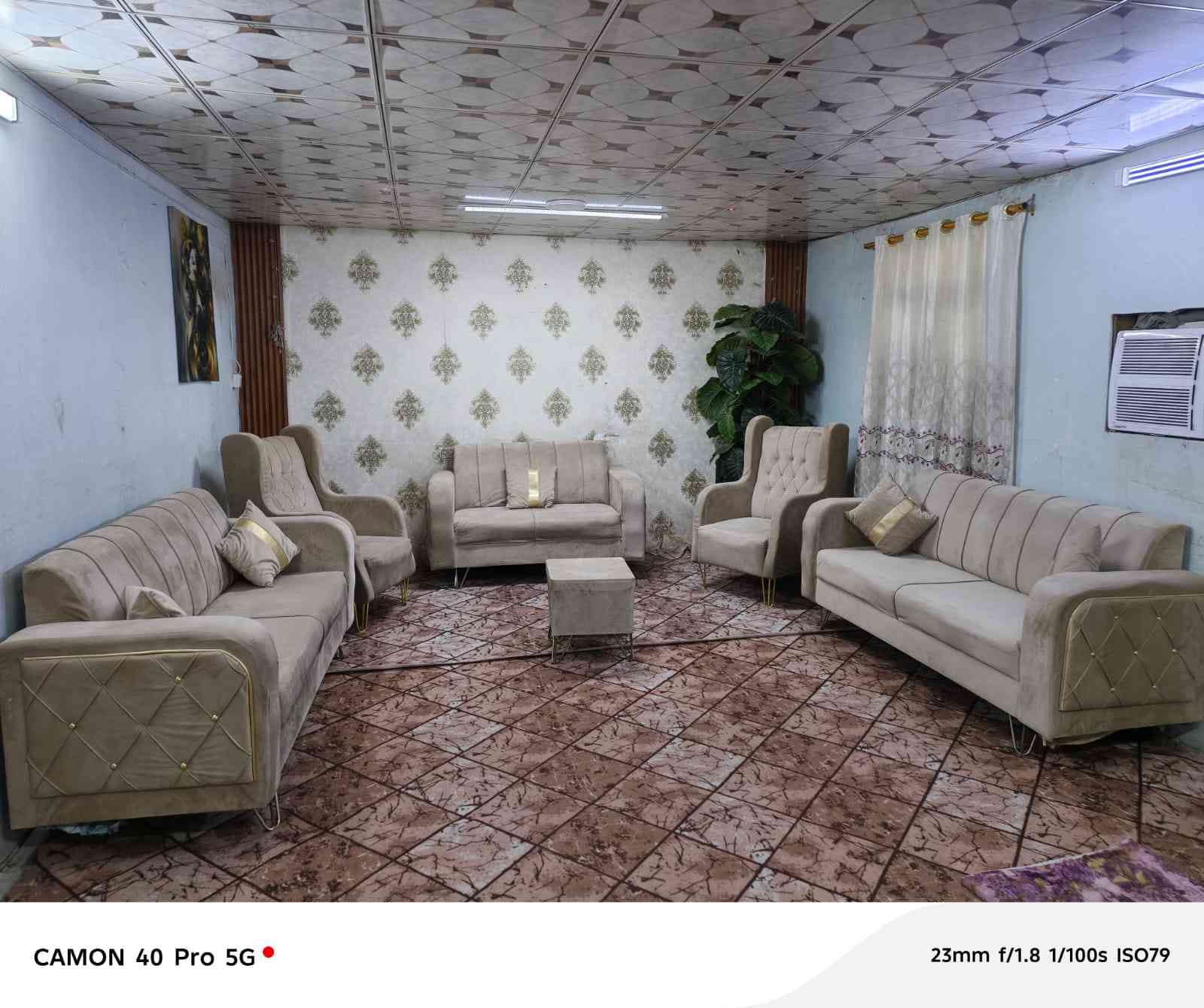 تخم 10 نفرات نضيف جدا المقعد بلوك اسود 260 وبي مجال المكان الكاظمية يوجد توصيل ***********
