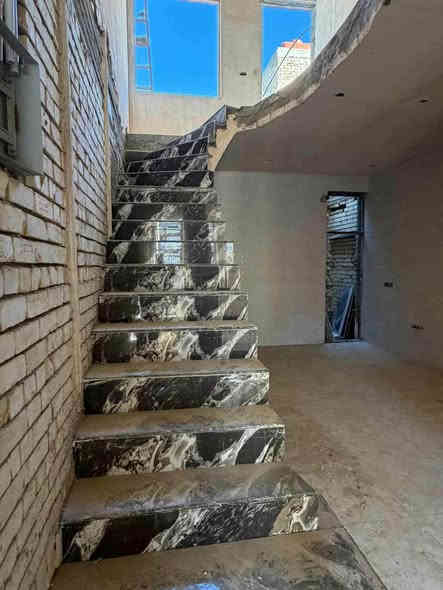 🏠 / دار للبيع مساحه ١٠٠ م طابو صرف
واجهه ٥ م / نزال ٢٠ م 

🧱 بناء حديث بحاحة الى انهاءات
نقص لبخ الجدار بورك
شد الابواب والشبابيك 
تشطيب الكهربائيات 

الطابق الاول / مطبخ مفتوح ع الهول . استقبال . غرفه . مجمع صحيات 

الطابق الثاني / غرفه . هول . مجمع صحيات 

🌍 الموقع / شارع ٨٠ حي المصطفى ( مقابل ميزانية رائد ) يبعد عن الشارع العام 150متر
يرهم مراوس بيت  طابو زراعي مرتب وجاهز 
السعر 110مليون وبي 
مجال للستفسار الاتصال على الرقم ***********
