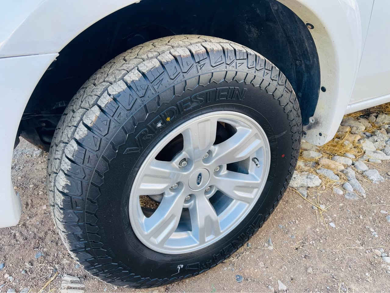 فورت رانجر ٢٠١١ ده بل اكسل گاز
نموونه له جوانى هه موو شتى له سه ر ده قى شه ريكه نه بو نه ته وى بي سبوخ محسن سپى به فرى كيرو مه كينه و اكسل به شه رتى ده فيته ر هه رچوار تايه ى لوكه رونى تازه گوراوه يه ك تحديلى بچوكى هه يه باقى هه موى به شه رت 
ژماره ى موبايل  📲 واتس اپ *********** رانية, السليمانية
