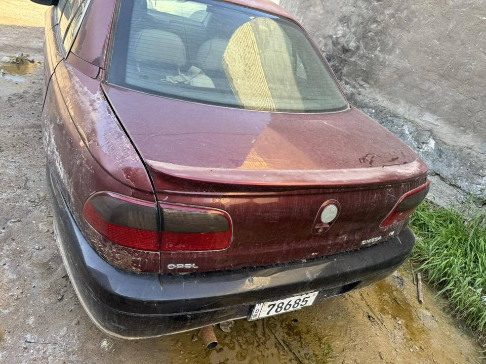 سلام عليكم  اخوان سياره اوبل بزون موديل 1996 تحويل السياره تمشي وتطفي وديتها لفيتر كالي اورفيو لو ايسي محركها سته سلندر  قفلها من الاخير 25 قفل *********** بي واتساب هم مكاني بغداد قرب علوه الرشيد
