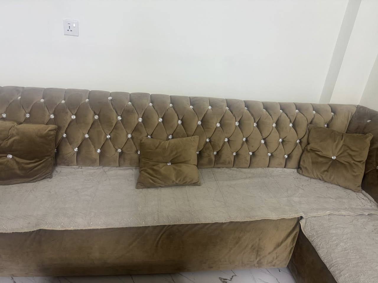 تخم قنفات ديوان للبيع السعر 350 وبي مجال بسيط .للاتصال ***********
