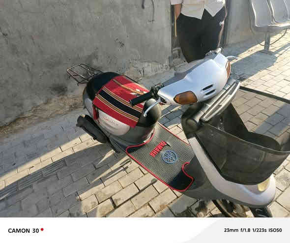 سلام عليكم دراجه منغولي دراجه حاويه صارله شهر من طالع وجل معرض موجود دراجه حلوه ونضيفه موديل 2007مكاني كربلاء حي الغدير سعر دراجه 700 وهاذه رقمي ***********
