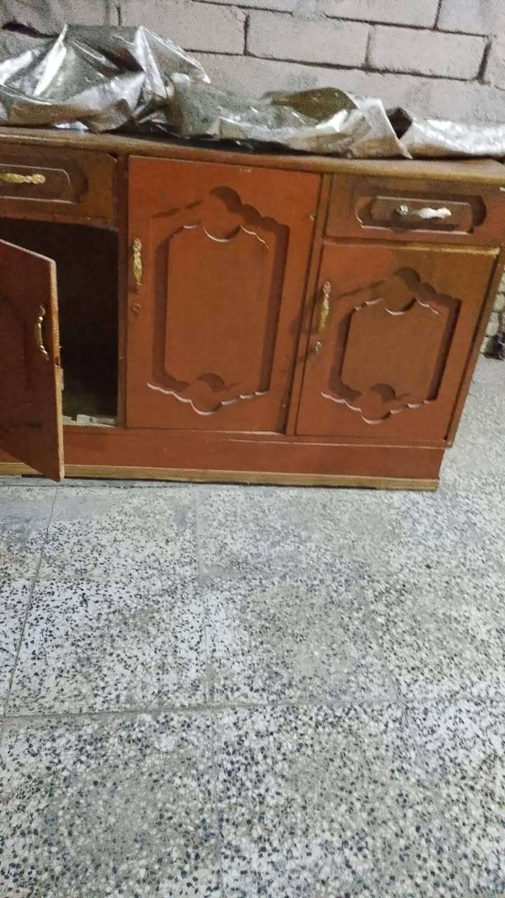 كنتور ابو الرابعه كلش نضيف وبوفيه مترين وحده متر وربع
***********
