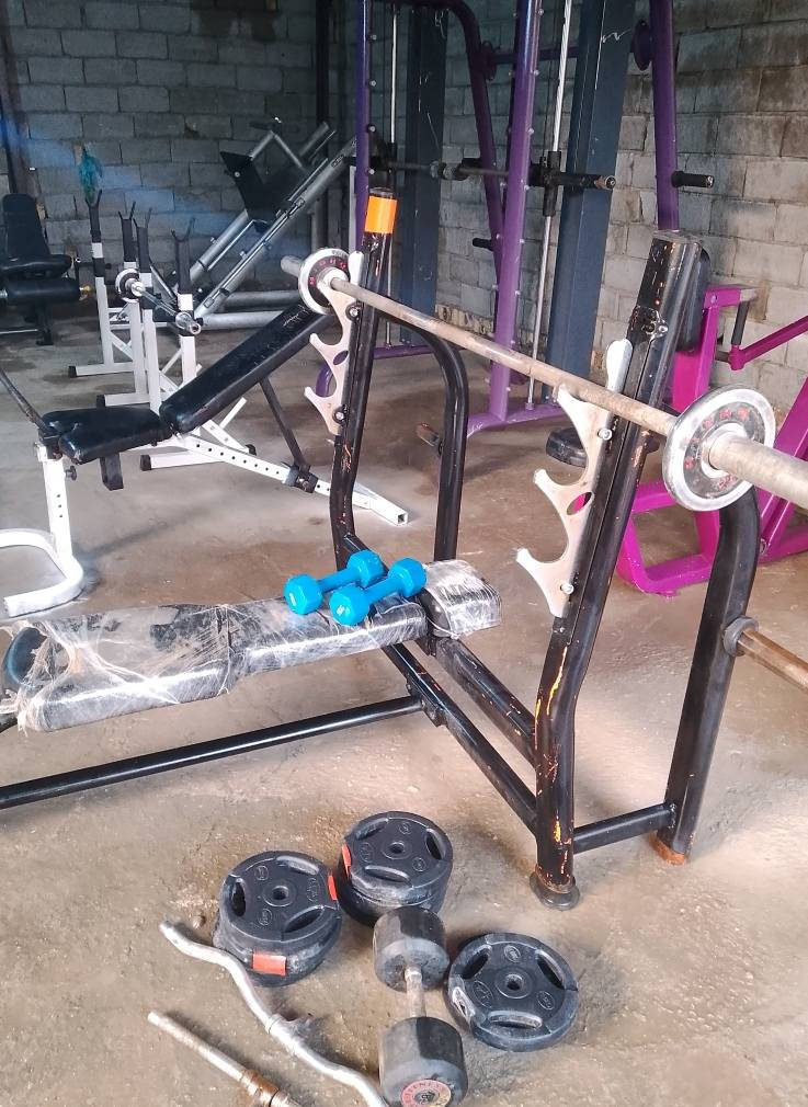 جهاز سمث امبلص نظيف جدا..
جهاز سحب من الأعلى سايبكس جديد.. 
دفع ماكنه أمريكي...
مسطبه  مستوي مع شفت أساسي..
حمالات شفتات العدد 2 مع شفت قصير


**إذا كنت صاحب هذا الإعلان وتريد حذفه لأي سبب، رجاءا أرسل رسالة إلى الدعم الفني**