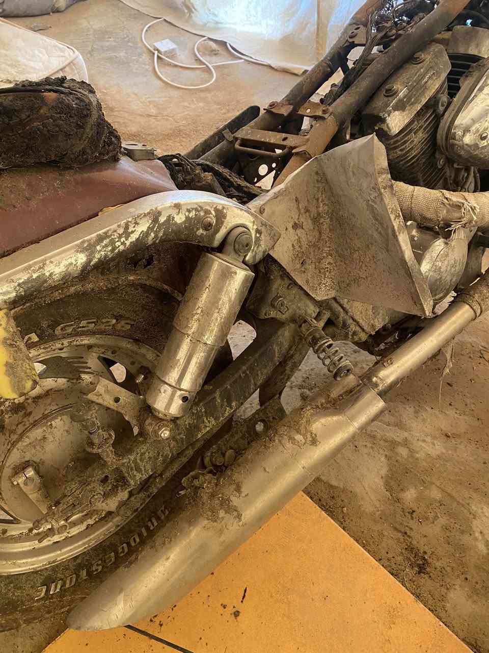 سلام عليكم
دراجة هارلي سازوكي مارودر 400cc موديل 2002 الدراجة محتركة واكو بيها شغلات صاحية مثل التايرات والويالة والمحرك والراديتر والدبلات الخلفية والدبلات الامامية يحتاجلهن تجفيت والمروحة مال راديتر وهواي شغلات ما لايحها ضرر والتفيده يراسلني على الخاص او يتصل على الارقام (***********) او (***********) 

مكاني صلاح الدين تكريت 

السعر (500) وبيها مجال بسيط
