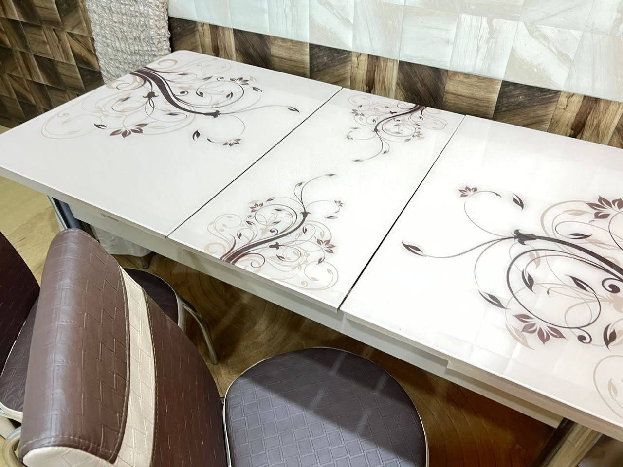 مرحبا عندي ميز طعام للبيع مستعمل نظيف شبه جديد مابي اي شي كُلش نظيف 6 كراسي سعره 110 ببغداد قرب مرور التاجيات رقم الموبايل ***********
