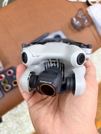 Dji min 4 combo plus  عددٍ بطاريات 🔋 4  نضافه ٩٠  مده الاستخدام كامله ...