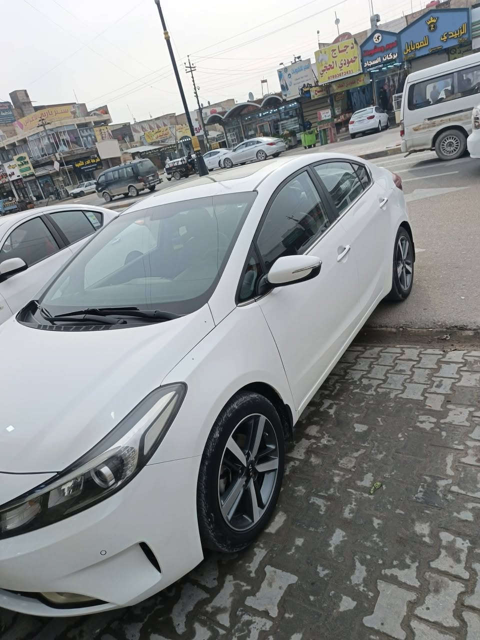 سياره كيا سيراتو موديل 2017 في اي بي فول موصفات 1/1 مكفوله كفاله عامه حتئ من البارد مكينه 2000 تبريد ثلج فتحه سلايت روف بصمه 3 ابواب ترحيب عن بعد .شاشه ايباد .كشنات جلد تبريد خلفي تدفه تبريد بلكشن كشنات كهربائي مكلف بلنشر مكاني نجف ***********.سنويه جديده ل2030 رقم دولي
