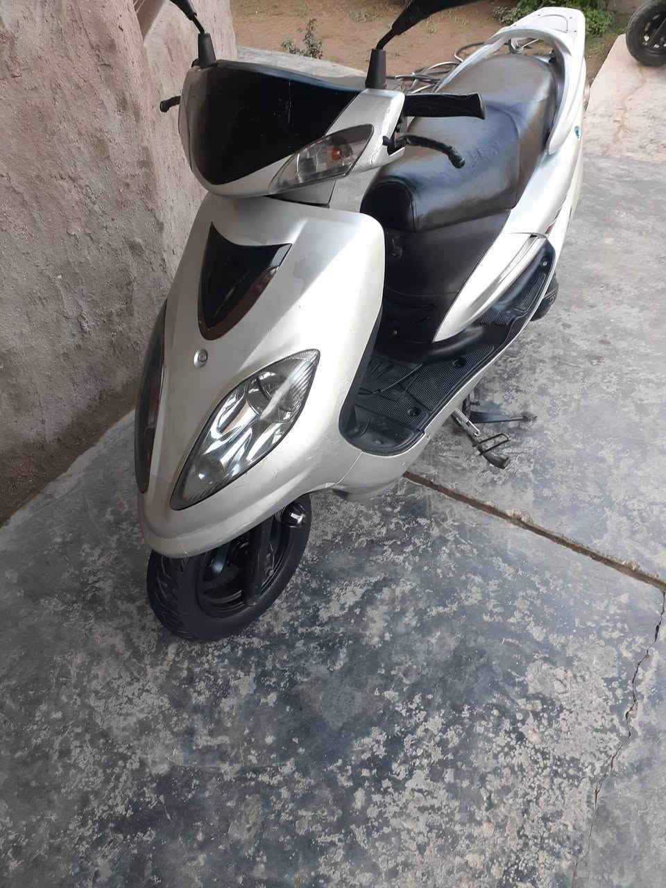 من رخصة الادمن
دراجة سايم ابوعيون للبيع
شغالة صلف وهندر وكهربائيات 
محرك فول نضافه كشر بلادي كما 
موضح السعر 500وبي مجال للاستفسار 
الاتصال ***********
