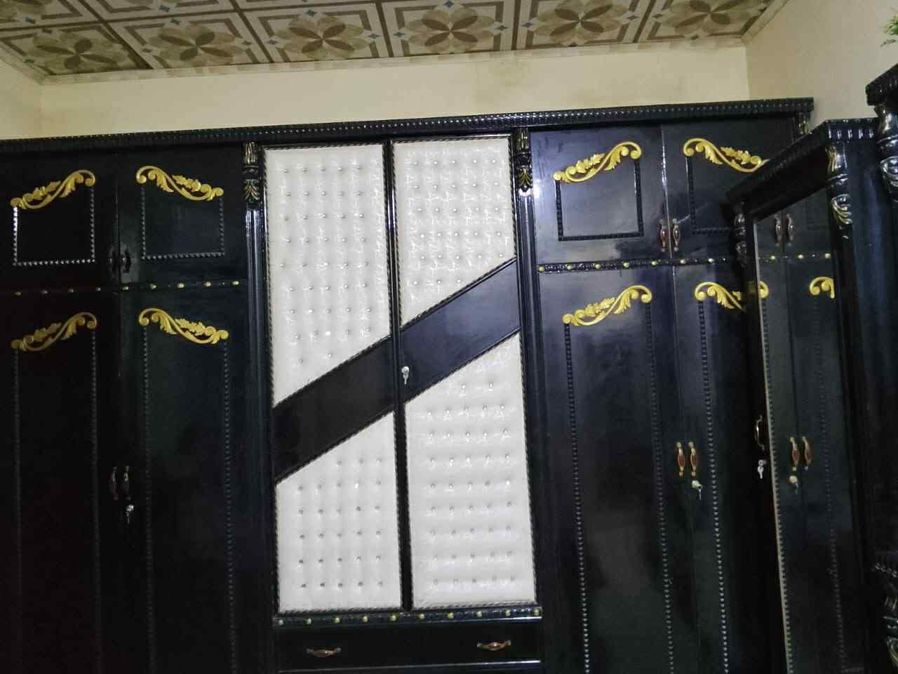 السلام وعليكم غرفه صاج رقم واحد ٧قطع 
بعدها جديده ومرتبه فخمه قبل فترا اخذتها 
مكان الغرفة موصل حي الكرامه ادفع سعر ايذ عجبني
أبيع ***********متواجد عل رقم واتساب مابي مسدود
