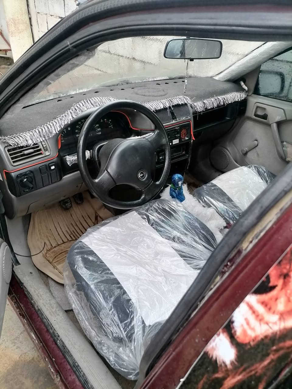 بەناوی خوای گەوە.
ئۆپڵ بۆفرۆشتن .مۆدیل 1991ئاڕم پلاستیک هەولێر. 
مەکینە 20i گێڕومەکینە بەشەرتی فیتەر .موسوبڕاوە وەگەڕاو بەشەرت .سەیارەکە کارەبایەتی کامل ئیش دەکا هیچ نقوستانی نیە. چرکەی تێدانیە . .نرخ 35و معامەلە ،شوێن کۆیە جوابی کۆمێنت نادەمەوە موشتەری تیل بکە.***********
