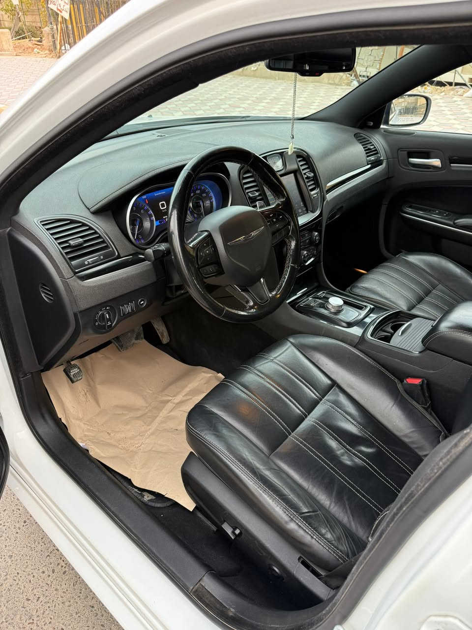 السلام عليكم
اوباما موديل 2021 للبيع
وارد كندي فول مواصفات عدا البانوراما 
فقط تك جاملغ الايمن مبدل 
سيارة نظيفة ومرتبة السعر 295 باقي التفاصيل تصل ***********
