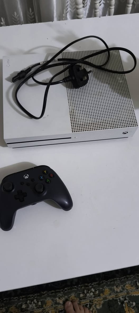 سلام عليكم شبابنه الطيبة جهاز اكس بوكس ونs  ما مفتوح لوك ستيكر ذاكرة500GB بي كيم باس باقيله شهر اشتريته بدايه رمضان واسبوعين وعطلت الجوستك زر ال LB  معلك ضال دايس وحده محمل بي العاب
Gta5
Far cry 5
Forzai horizon 5
Gears of war 2+3+جزء فرعي بس كلهن مال 360
الجهاز كامل الملحقات بس الجوستك تجاري و عطلان 
سعر 150الف👌
توصيل موجود 
***********
