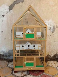 لبيع قفص خشبي غير مستعمل عمل نجار جديده قياساته الارتفاع 1.80 العرض 85...