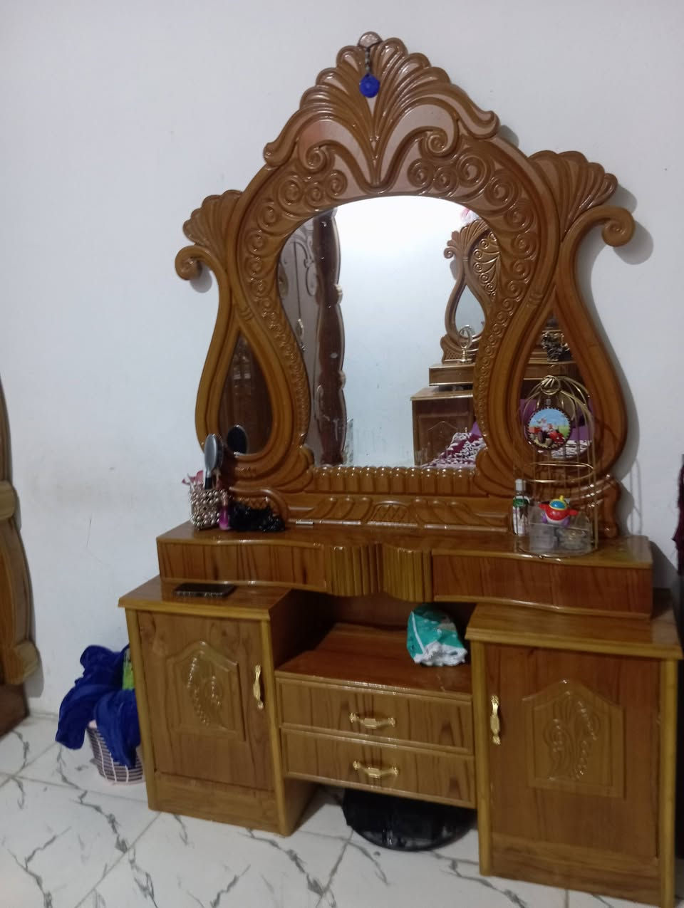السلام عليكم غرفه للبيع السعر 850 وبيهه مجال غرفه جديده الله شاهد مكاني البصرة زبير ***********
