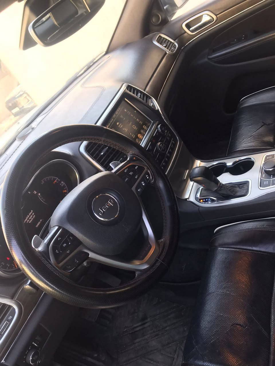 السلام عليكم ورحمة الله وبركاته
سياره جيب افر لاند  خليجي موديل 17 للبيع

بدون حادث عد ضربت توكتك بمسطرت باب الجنطه كما موضح بالصور

السعر ٢٥٥وبيه  قليل
***********
