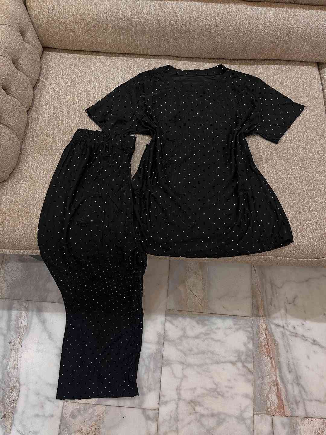 تراك فانيلة قطن ستراس 🖤
فري سايز يلبس من وزن 30 لحد 70
سعر 12 الف 🔥

#ملابس #محرم #اكسبلور


**إذا كنت صاحب هذا الإعلان وتريد حذفه لأي سبب، رجاءا أرسل رسالة إلى الدعم الفني**