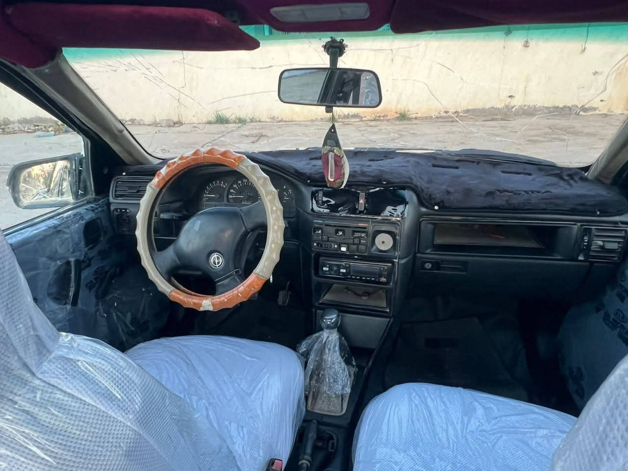 سلام عليكم  للبيع فكتره موديل ٩٢حجم 18رقم صلاح الدين دولي شرط تحويل كيرمحرك شرط صبغ عام بدون ضربه سياره جاهزه السعر ٣٠ وبي مجال ***********
