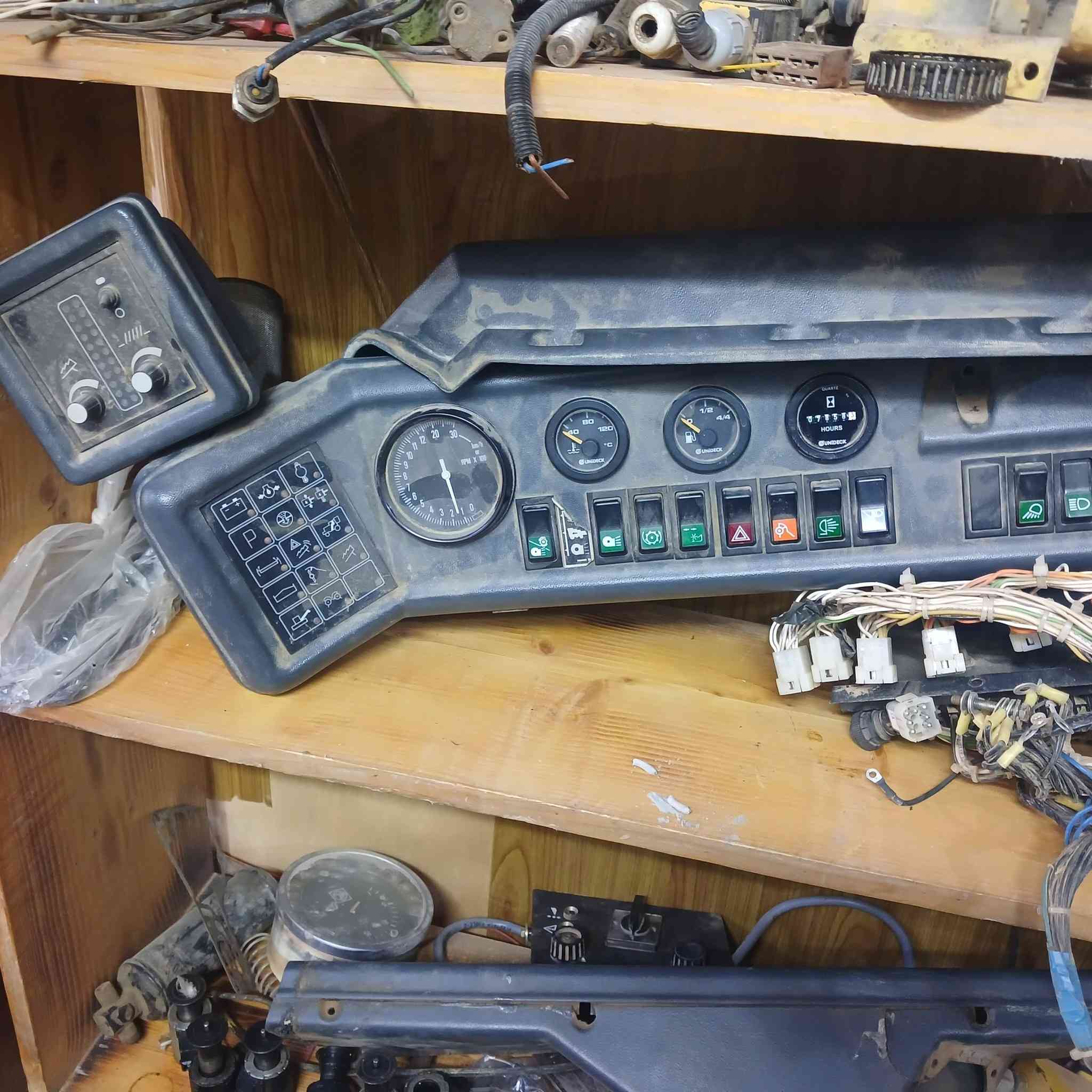 خرائط.وعقول.حاصدات.ويوجد.لدينا.دشبول.من.موديل.٩٦.الى.حد.موديل.٢٠٠٧
***********
***********.عماد.الزبيدي
العنوان.الصويره.المعارض.الجدد
