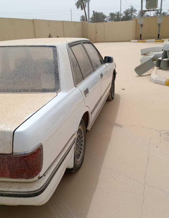 السلام عليكم 
سياره كراون سيدان
مديل 1989
رقم دولي جديد
سنويه لل2027
بسمي مداور ثاني يوم
مكان: ذي قار سوق الشيوخ 
سعر $42بيه مجال
بيع شوف العين 👀
رقم: ***********
***********
