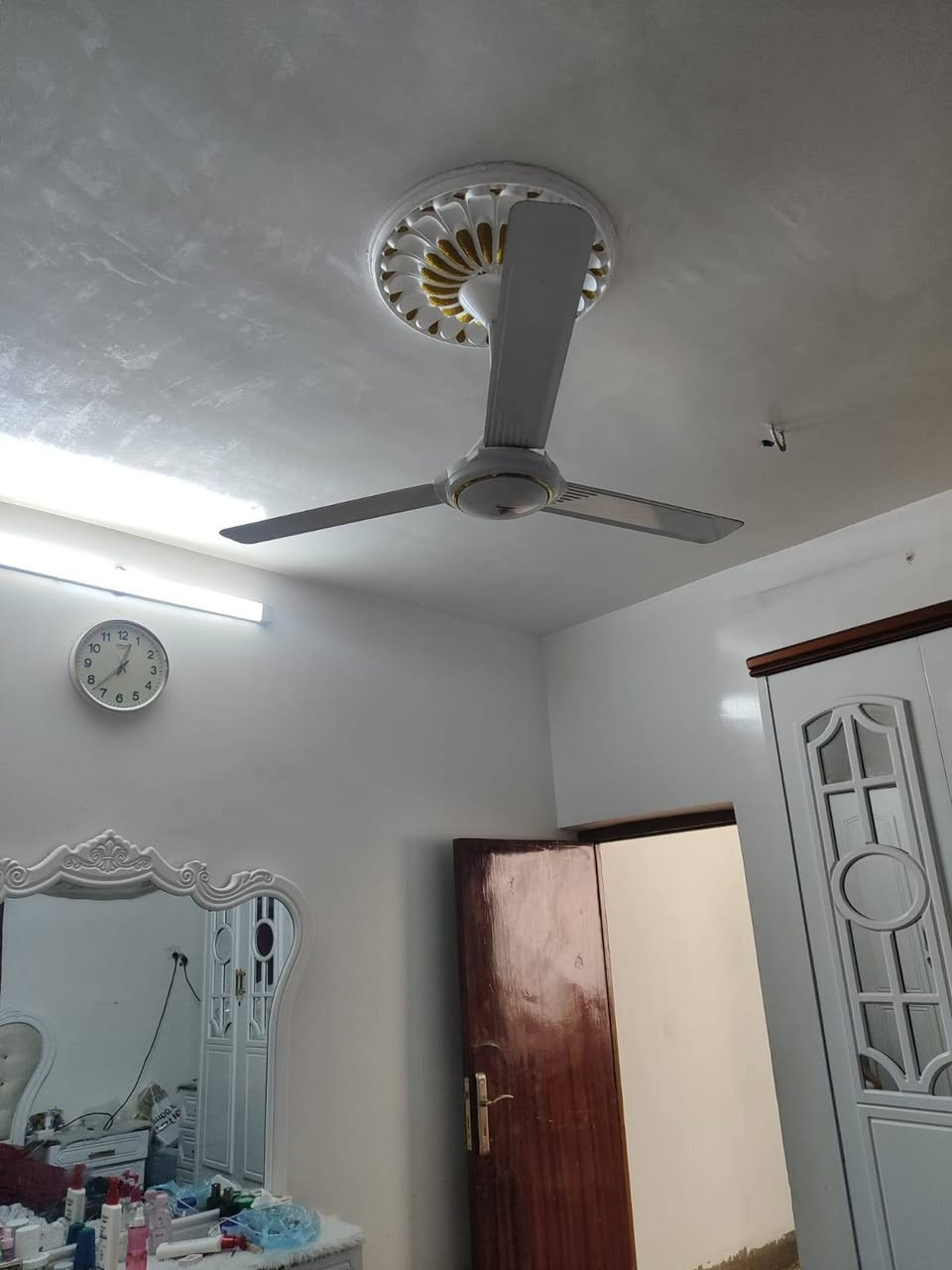 🌺 الدار للبيع حي القادسية ثانية  ❄
 
🌺 لبيت مساحة 80 متر الواجهة 5 نزال 16 متر 
😉 يحتوي على غرفتين صالة مطبح حولي صحيات 

🏚 سعر لبيب 55 مليون او قابل لتفاوض 

الاستفسار ***********///***********
عنوان المكتب قرب مطعم ظيافة  يتوفر عروض بسعار مناسبة
