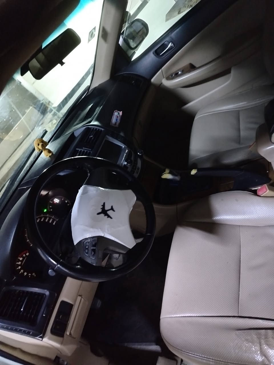 السلام عليكم للبيع بي واي دي اف سكس رقم واسط دولي سنويه مججدده لل ٣٠ كير عادي سياره بلاديه وجاهزه وبحاله جيده فول مواصفات فتحه تحكم شاشه كامرا السعر ومال جناي السعر ٣٣ وبيهه مجال العنوان واسط الزبيديه ***********، ***********
