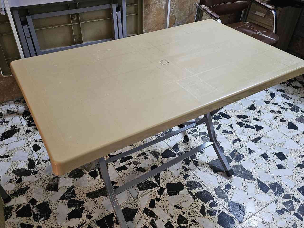 ميز بلاستك حجم كبير اي ضرر مابي سعر ٣٥ الف استخدام جدا قليل 
وكرسي بلاستك ١٠ الف 
ميز خشب عرض متر ٣٠ الف جديد ممستخدم تصفيه محل مكاني الشعب حي تجار


**إذا كنت صاحب هذا الإعلان وتريد حذفه لأي سبب، رجاءا أرسل رسالة إلى الدعم الفني**