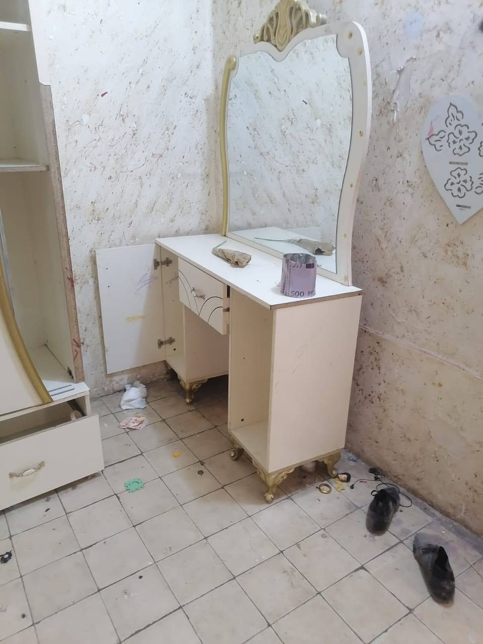 غرفه نوم تركيه الي يحتاجها يجي ياخذها بلاش....
مكيف جديد العام ماخذه سعره 250
مكان بغداد حي العامل
رقم ***********
