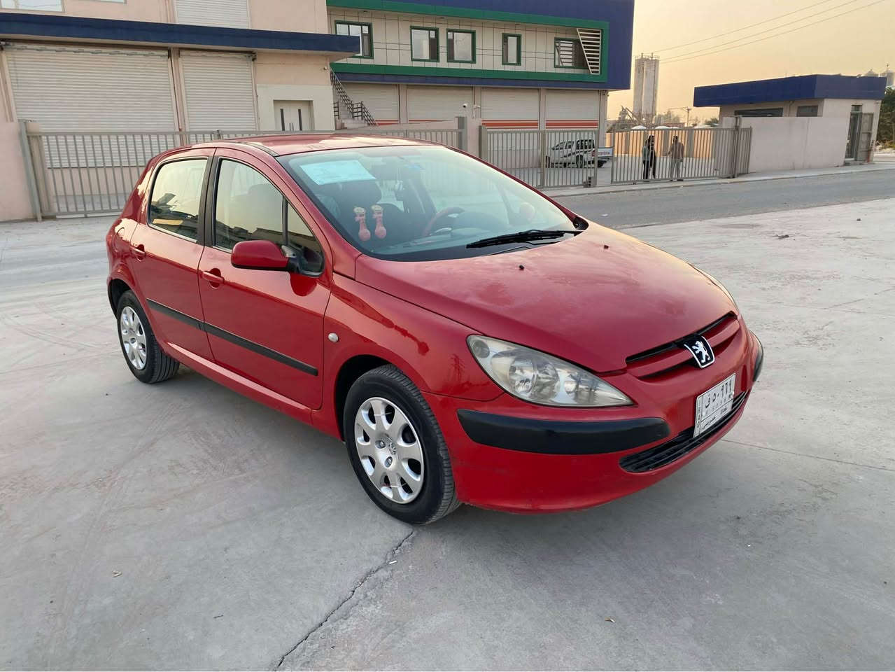 بۆ مەعامەلەو زانیاری زیاتر نامە مەنێرە  
ژمارەی تلفۆنم داناوە جوابی نامە نایەمەوە سعري(38)وەرەقەو مەجالێکی کەم
*********** 
بیجۆ فەرەنسی
مۆدێل 2005  
سەیارەکە رەقەمی ئەسلیە سەنەوی ئەسلیە بەلام
من بەشەرتی حاسیبە و ئەولیات ئەفرۆشم
گێر و مەکینە لۆک
تازە هەمووی چاک کراوە
رۆنی گێری تازە گۆراوە
تاخم پێش و پاشی تازە گۆراوە
شاشە ئایپاتە
بۆیاخی نیە سەیارەکە زۆر جوان ماوەتەوە
نمونەیە
سعري(38)وەرەقەو مەجالێکی کەم
***********ناونیشان کەلار كالار, السليمانية
