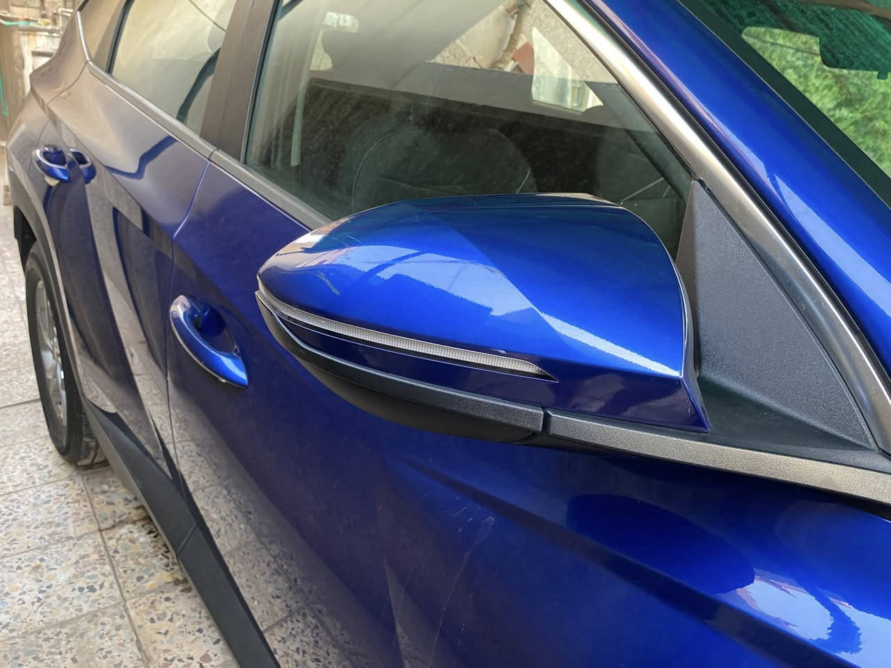 السلام عليكم هونداي توكسان  موديل2022 
بانزين SEL أمريكي
المواصفات 
1- بصمة تشغيل 
2- بصمة أبواب لمس دخول ذكي  
3- تدفئة كشنات أمامية 
4-داخل و كشنات مخمل لون أسود خط البيض  
5- كشن سايق كهرباء 
6- أضواء محيطية   
7- الجامة الامامية مغلفة بامريكا ضد اسعة الشمس 
8- أبل كار بلي 
9- أندرويد أوتو 
10- شاشة دجيتل 3 أشكال للقيادة 
11- أشاير ترحيب 
12- أضواء أمامية LED زنون 
13- أضواء خلفية LED
14- فول أوامر صوتية 
15- جامات أوتو 
16- قطعتين تبريد 
17- أشارات بالمري  
18- تحكمات ستيرن 
19- محرك 2500المرغوب 
20- هاند بريك بصمة  
21- منافذ شحن 
22- أوتو هولد 
23- تشغيل عن بعد 
24- السيارة أوتو بارك  
25- حساسات خلفية 
26- گير AT المرغوب 
27- رادار أمامي  
28- نقطة عمياء 
وبعد بيها هوآآي مواصفات 
ممشى السيارة ( 36400 الف كيلو حقيقي) 

السيارة جدا جدا جديدة وغرفتها بعد احلى
 ضربتها فقط باب الجنطة مصلحة ومصبوغة وهسة صارت بيها طخة

مكان السيارة بغداد 

السعر 200$$وبيها مجال 

رقم الهاتف ***********
