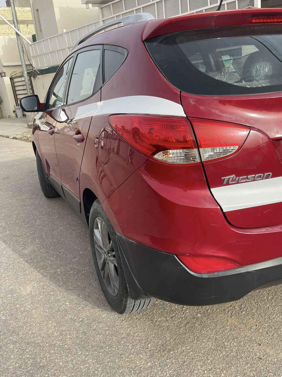 توكسان خليجي للبيع مديل 2015 ماشيه121 الف بيه باب الصدر رش بدون معجون اثر شخوط وجاملغ بي بارد  وبيه جراد كلش قليل   سنويه بسمي 28 وعشرين رقم بغداد مشروع وطني كير مكينه كفاله لا بخار لا تنقيص  حداديه جديده السعر 155 بيه مجال  نجف مجمع ابو تراب الهاتف ***********
