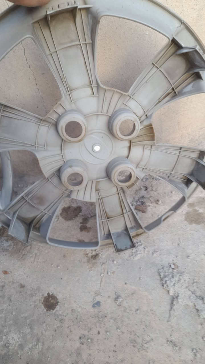 السلام عليكم
كبات كيه ريو للبيع جديد بس يحتاج صبغ واحد بي فطر صغير السعر 80 وبيها مجال رقم ***********   مكان موصل
