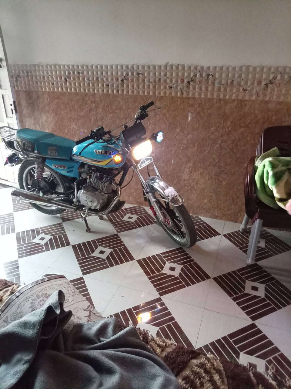 سيفان سولنك 23
محرك 150
سلف
منفيس. سعر 550 وبي مجال شي قليل.   ***********
***********
