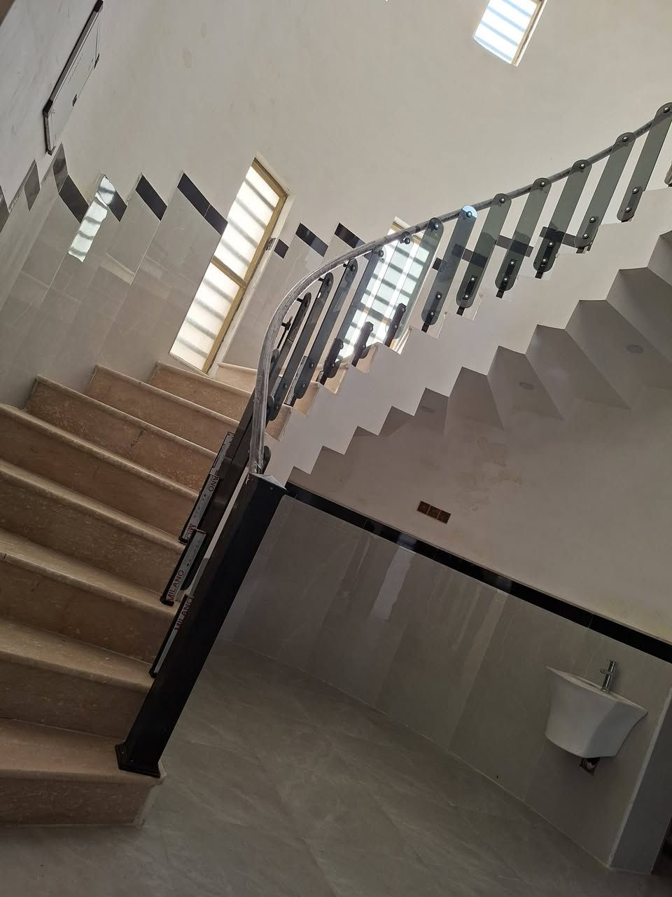 سلام عليكم خوان بيت مساحته 200البيع مكان العرضات شرع /15 بيت جديد جاهز لسكن الستفسار ***********
