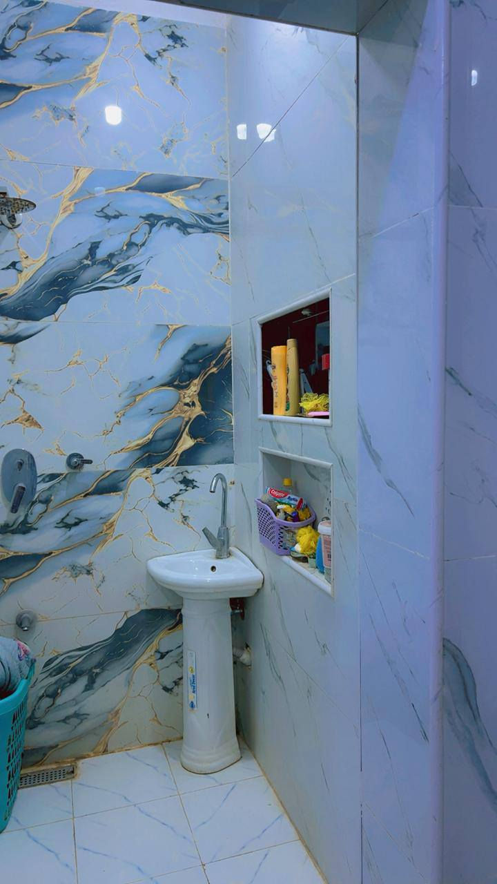 بيت لبيع ١٠٠م طابو صرف حي الفداء شارع ابو لبنان قرب لواقعه ***********
