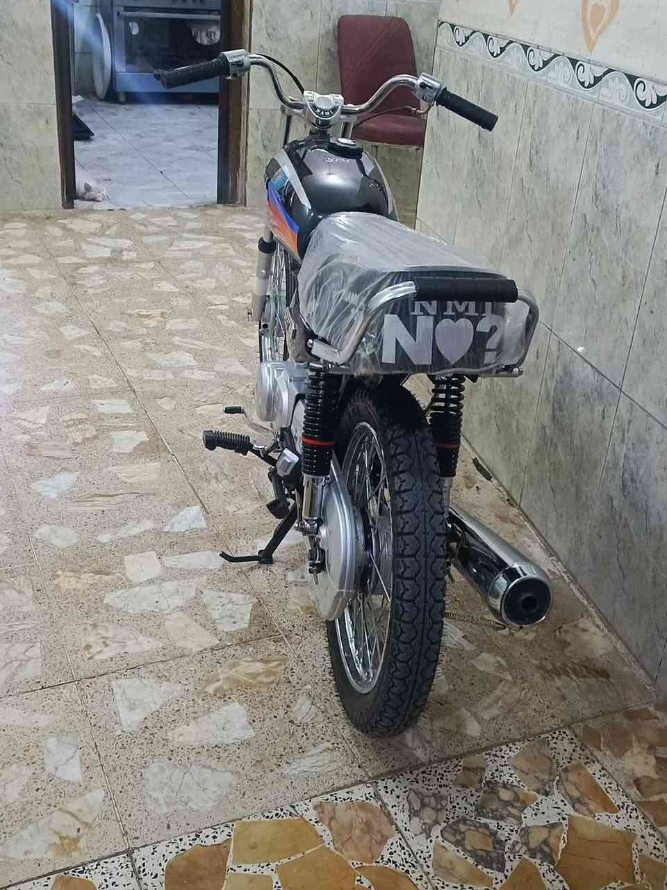 سلا عليكم دراجه لبيع اوراق سكنر ستوني معمرها أقل لشهر لمكينه بعدهي علا سحك كله جديده لدراجه شوفت عينك وأحله من لصوره راسلني وتدلل ***********
