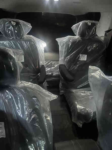 سيارة ترفيرس موديل ٢٠٢١ ضربتها جانبيه من امريكا وضربه باب السائق جزء اسفل المرايا بالتحميل .. وتم تعديلها وصبغها مواصفات LT  كامره خلفيه مع حساسات خلفية وكراسي تدفئة وكرسي السائق كهربائي ٧ راكب  كراسي VIP ماشية ١٣٣ الف  السيارة في محافظة المثنى ..
السعر ٢٠ الف دولار ( دفترين ) 
للاستفسار ***********
