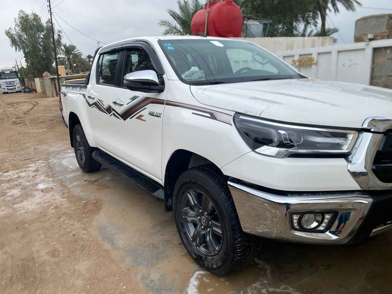 سلام عليكم للبيع تويوتا هايلوكس 2024 فورويل بانزين الاستفسار ***********
