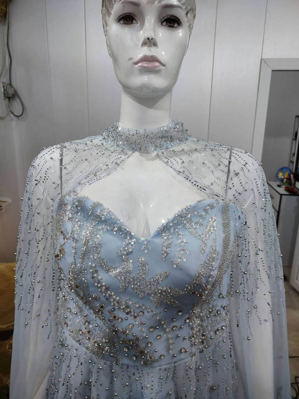 السلام عليكم 🌹
فستاني لبسته بمهر اختي اخذته من كيوت فاشن فرع الاعظميه - شارع الضباط
الفستان جديد اشتريته قبل ٦ شهور 
سعر الشراء ٣٠٠ دولار
سعر البيع ١٧٥ الف نص سعره 
سبب البيع بعد ماالبسه 
قياس الفستان ٤٢- ٤٦ لان بي قيطان
الفستان حيل فخم وراقي ويكعد عالجسم ويرتبه مابي اي عيب ثاني يوم وديته غسل وكوي وضميته
رجاءا جماعة الغالي شكرا لتعليقكم اعرف غالي اني احب البس غالي كلشي وسعره❤️
وبالحقيقه بعد احلا


**إذا كنت صاحب هذا الإعلان وتريد حذفه لأي سبب، رجاءا أرسل رسالة إلى الدعم الفني**