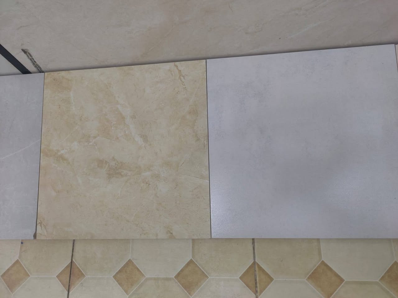 ارضيه 40*40متياز ايطالي درجه اولئ ضمان 
الرمادي خمسه كيلو مدخل الحريه للستفسار ***********
