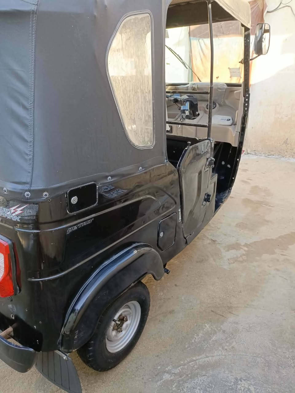 سلام عليكم تكتك 22 
رقم بابل مشروع وطني صاعده هزة لوحات انكليزي 
مكينه بوشة وبستم
معمرة دوس فقط 
السعرة 8700 وبيها مجال 
‏‪***********‬‏
مكاني واسط الصويرة
