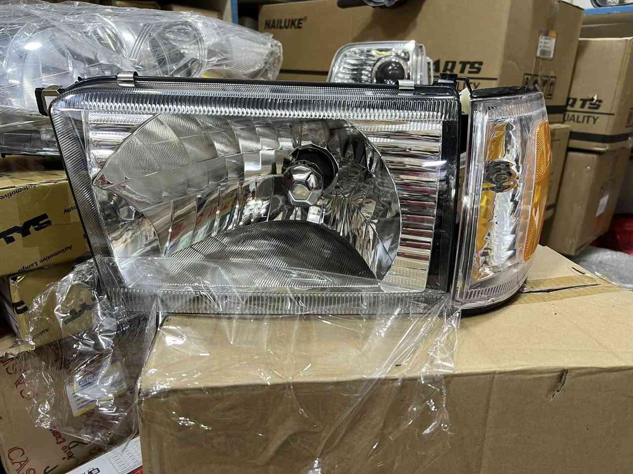 السلام عليكم اخوان متوفر لايتات وسكنات امامية تويوتا فور رنر موديل 2000/2002 البيع جملة مفرد اطلب السعر يجيك ع الخاص
متوفر توصيل بغداد والمحافظات 
للتفاصيل اكثر الاتصال او. واتس اب
*********** 
العنوان / السنك قيصرية الوزان مقابل مجمع الغفران وشكراً لادراة الكروب المحترمين
