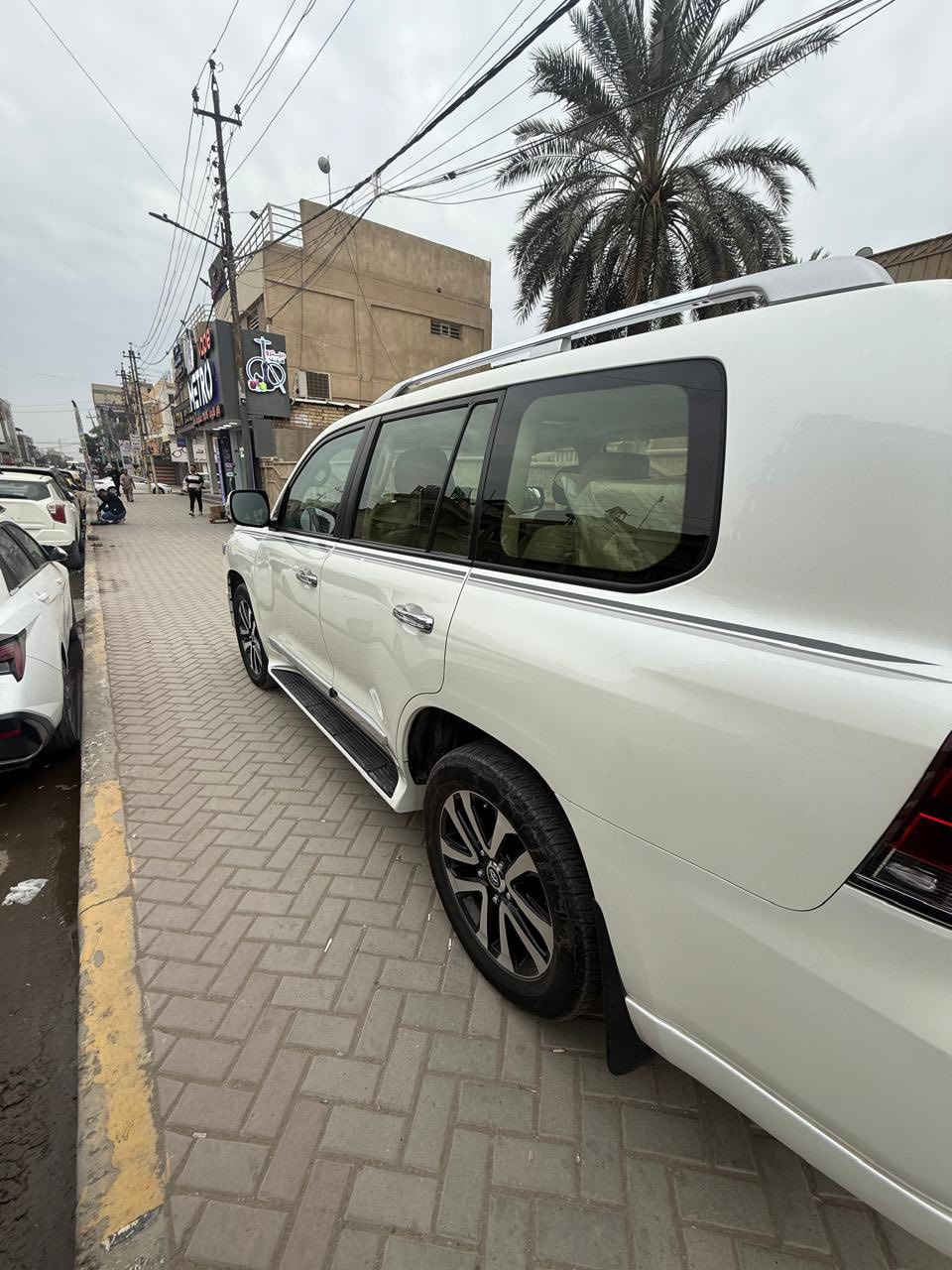 السلام عليكم للبيع لاندكروز GXR موديل 2019 ساز باب ثاني رقم بغداد بسمي   مكفول كفالة عامه من كلشي حتى الدعاميات كفاله ما عدا بارد شبر بالقماره
محرك سيارة 4000. V6
فول موصفات 1/1
بصمه تشغيل 
بصمه أبواب لمس 
تشغيل عن بعد 
فتحه سلايت
كشنات ثنين كهرباء 
كشنات جلد  
زراكات 
مري شفط 
شاشات خلفيه   
سبعه راكب 
ثلاث قطع تبريد 
حساس امامي 
حساس خلفي 
وباقي موصفات المعروفه 
السياره جديده حته اسبيرها منازل
ماشيه97 الف حقيقي 
السعر 49000
الاستفسار اتصل على الرقم *********** 
مكان بغداد
