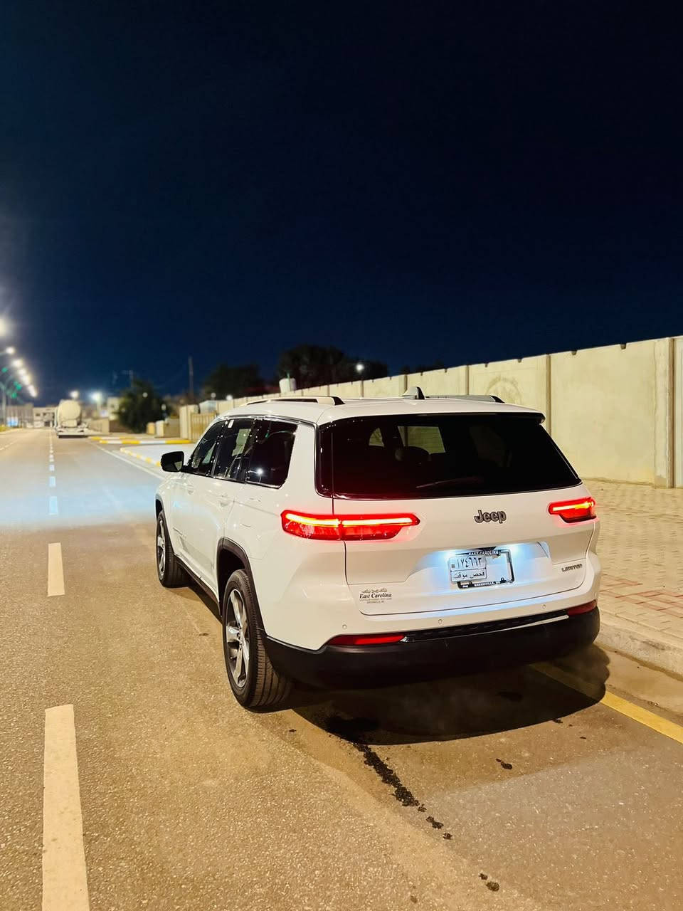 سلام عليكم جيب 24للبيع رقم بغداد شهداء وكاله عامه المستفيد شاب مكاني كربلاء ماشيه 29 الف كلين بدون حادث التصال ع رقم ***********السياره جديده حيل وفول مواصفات للخير
